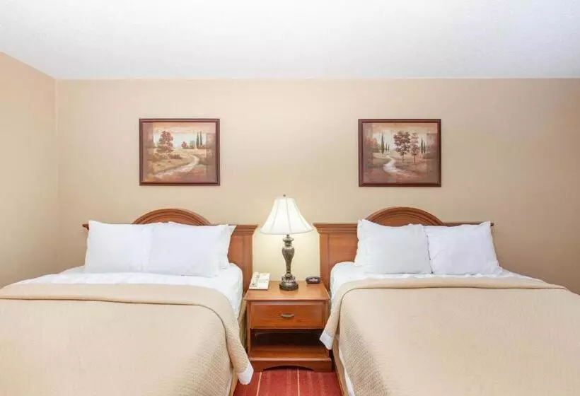 Standard-huone, Days Inn By Wyndham Salina I70