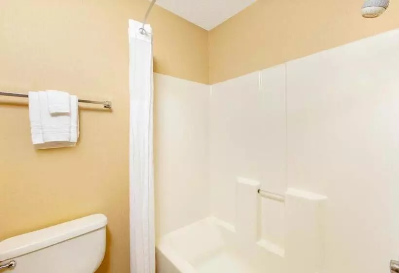 Standard-huone, Days Inn By Wyndham Salina I70