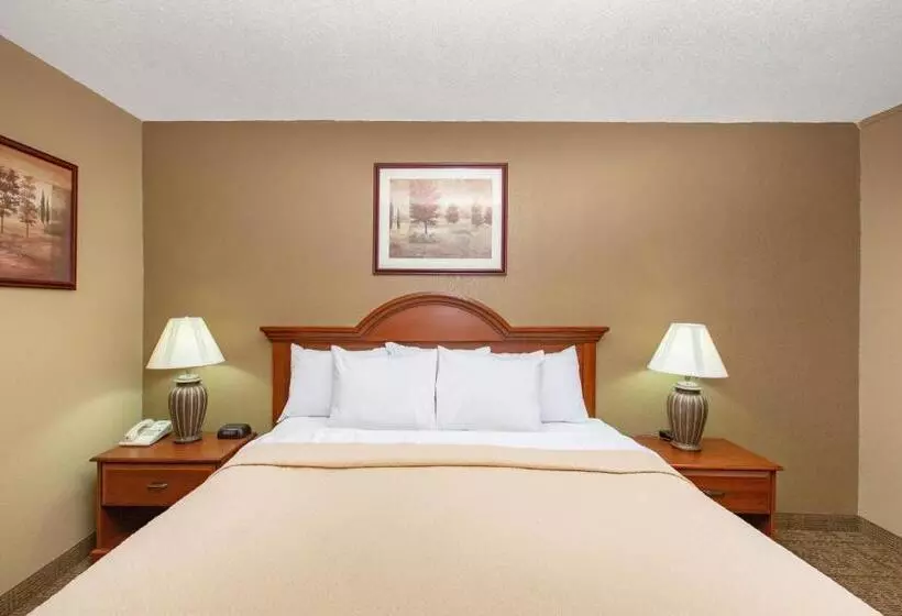 Standard-huone King-vuode, Days Inn By Wyndham Salina I70