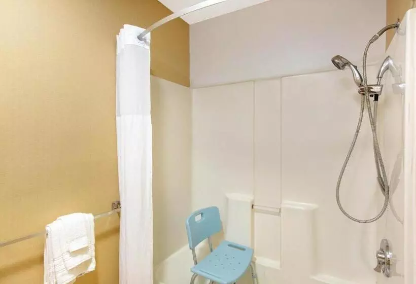 Standard-huone King-vuode, Days Inn By Wyndham Salina I70