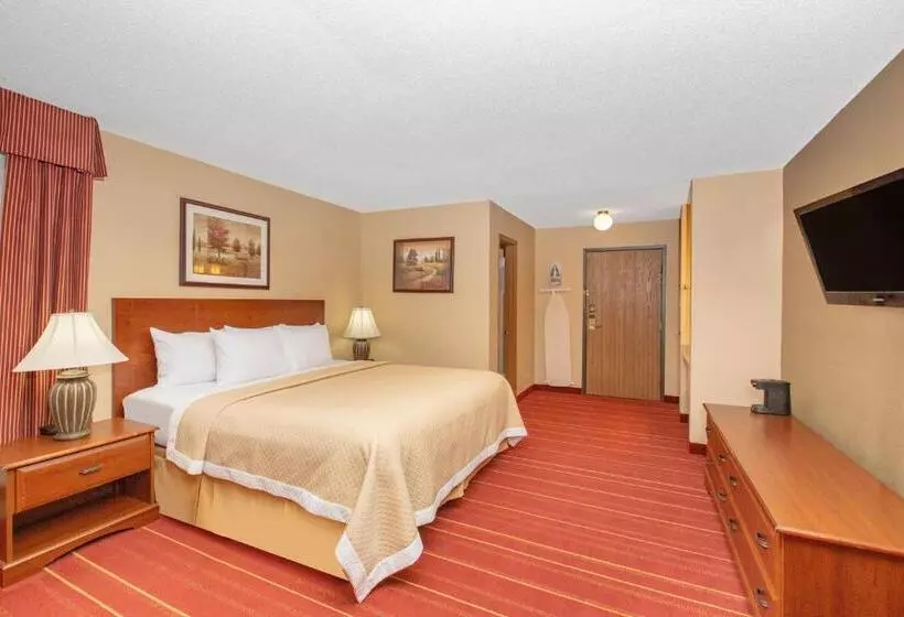 Deluxe Suite King Bed, Days Inn By Wyndham Salina I70