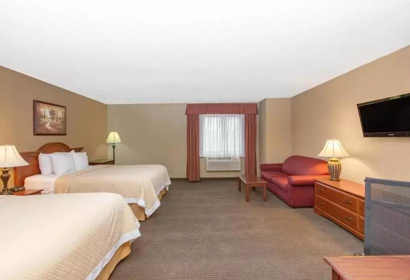 Sviitti, Days Inn By Wyndham Salina I70
