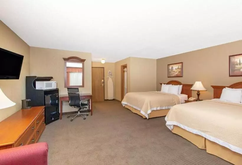 Sviitti, Days Inn By Wyndham Salina I70
