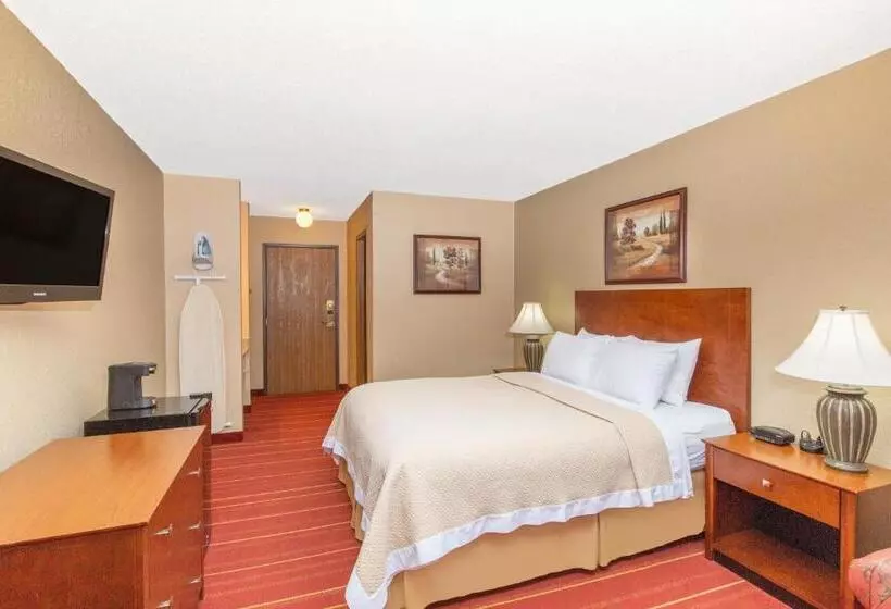 Standard-huone, Days Inn By Wyndham Salina I70