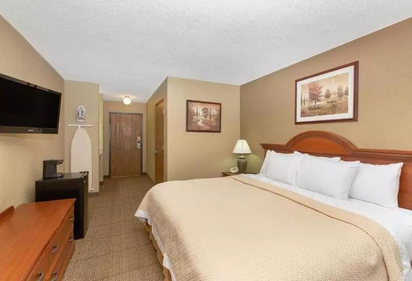 Standard-huone, Days Inn By Wyndham Salina I70