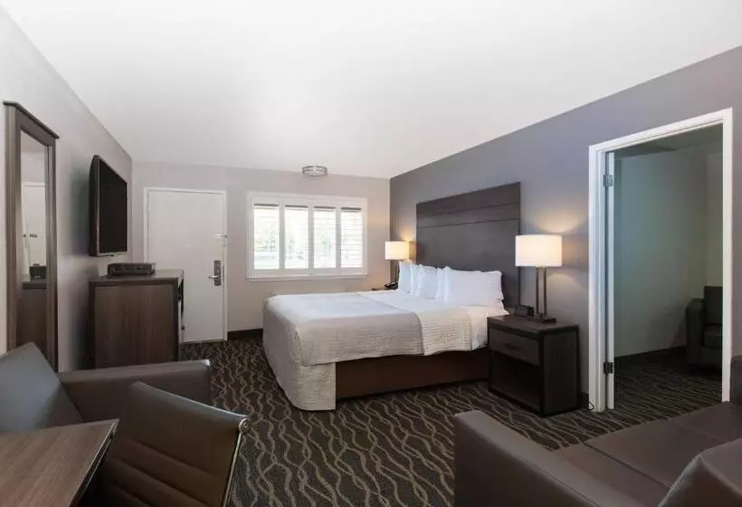 سوئیت 2 خوابه, Days Inn By Wyndham Ukiah