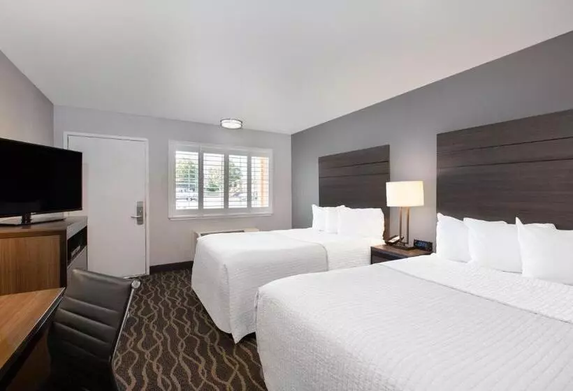 سوئیت 2 خوابه, Days Inn By Wyndham Ukiah