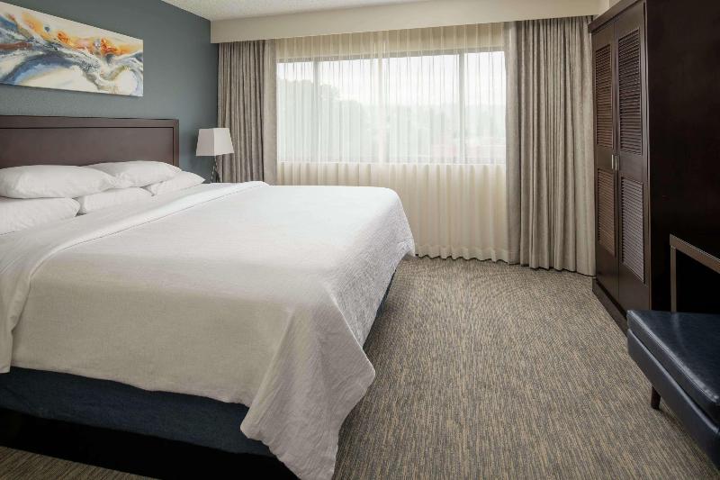 带大床的套房, Embassy Suites By Hilton Seattle Tacoma International Airport