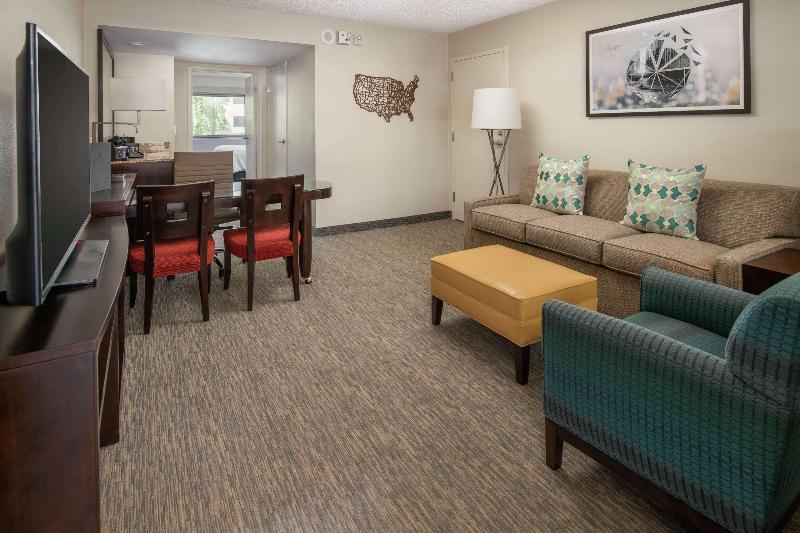 带大床的套房, Embassy Suites By Hilton Seattle Tacoma International Airport