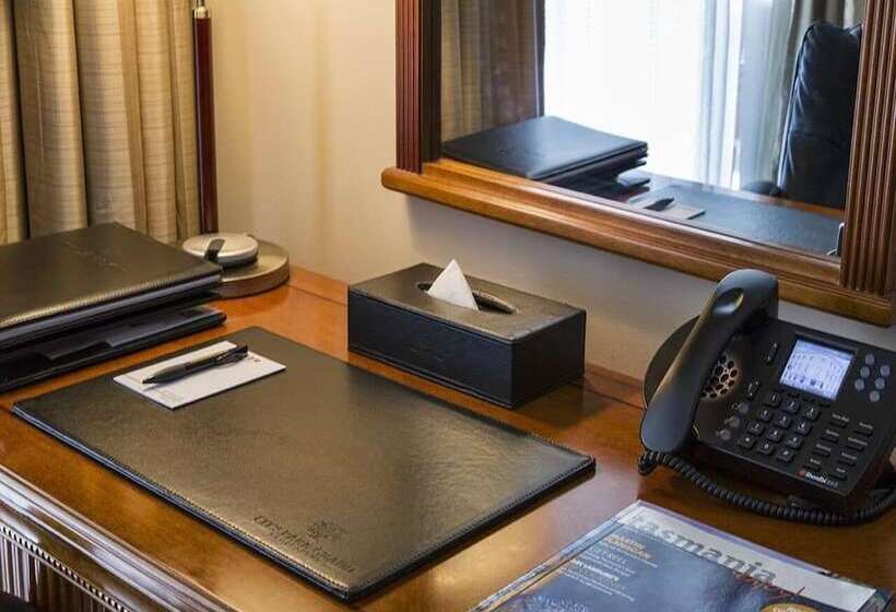 Номер Deluxe, The Grand Hotel Launceston