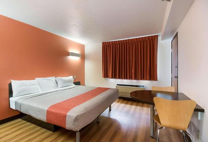Люкс Кровать Кинг, Motel 6 Davenport, Ia
