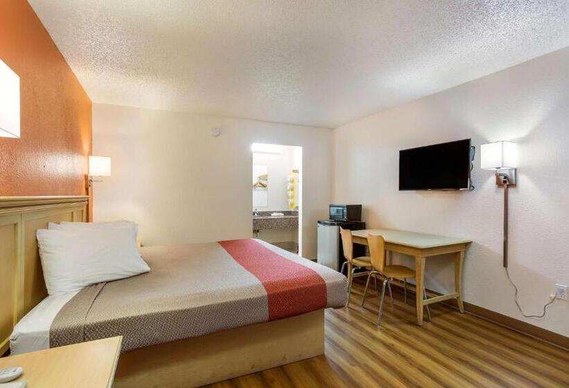 חדר סטנדרט מותאם לאדם עם מוגבלויות, Motel 6 Macclenny, Fl