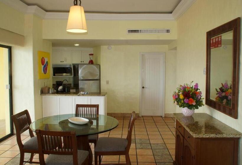 סוויטת דלוקס נוף לים, Royal Villas Resort