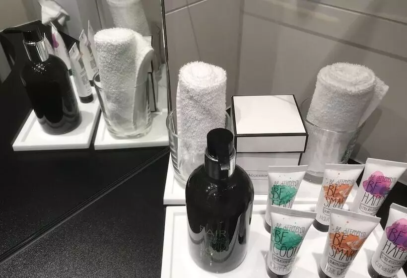 Standard-huone Järvinäkymä, Seehotel Pilatus
