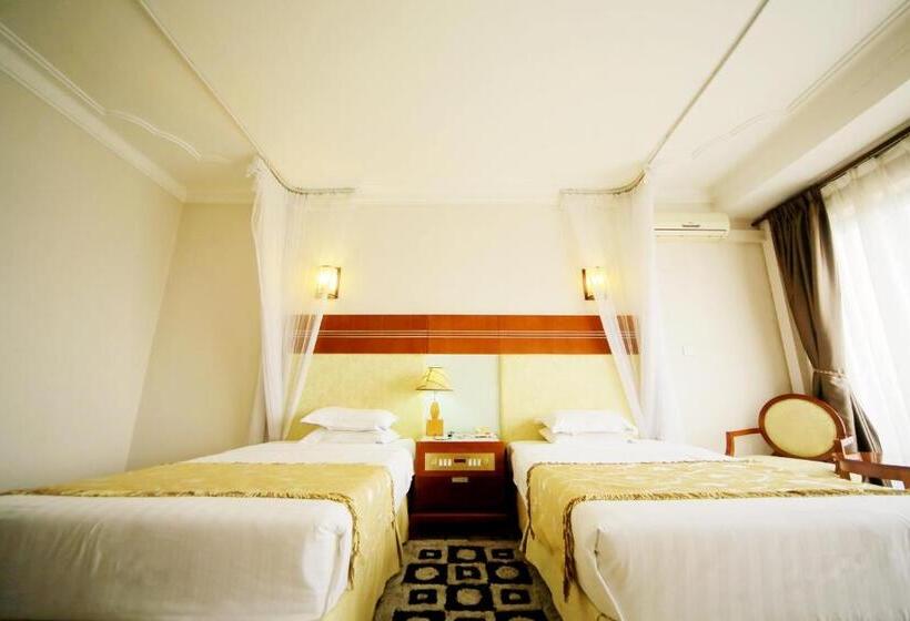 اتاق لوکس, Africana