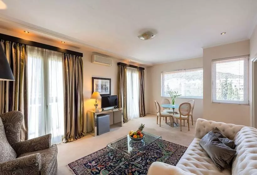 デラックススイート, Best Western Plus Embassy