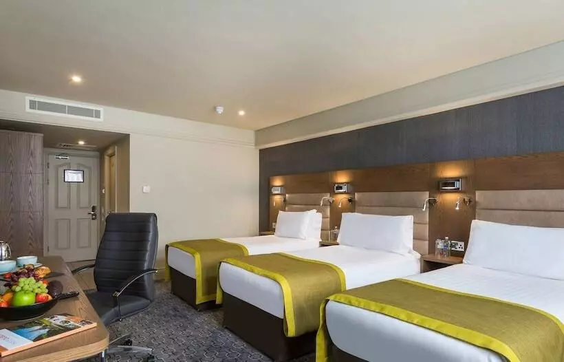 اتاق استاندارد سه نفره, Bonnington Hotel & Leisure Centre