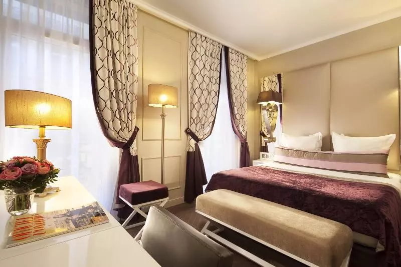 コンフォートルーム, Hôtel Galileo Champs Elysées