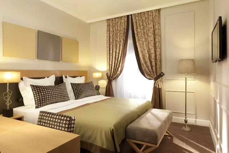 コンフォートルーム, Hôtel Galileo Champs Elysées