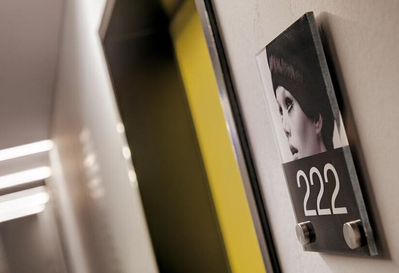 スタンダードルーム, Indigo   Dusseldorf   Victoriaplatz, An Ihg