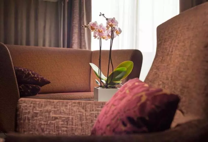 اتاق لوکس, Jalta Boutique