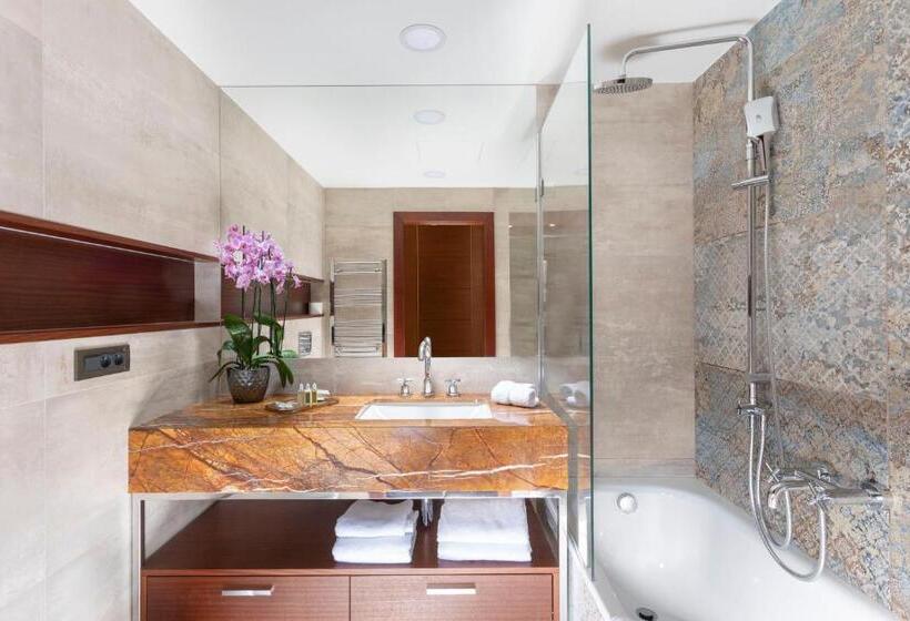 اتاق سوپریور با چشمانداز شهر, Jalta Boutique