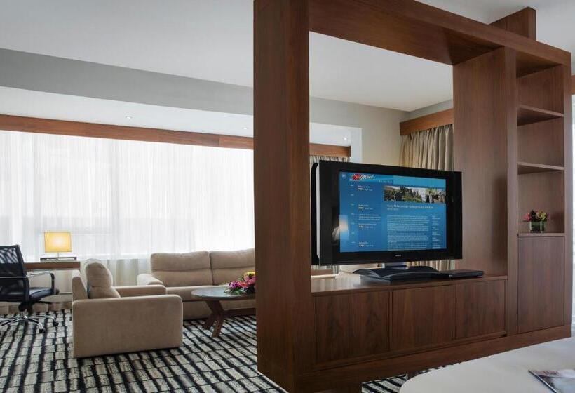 标准工作室带阳台, Jumeira Rotana – Dubai