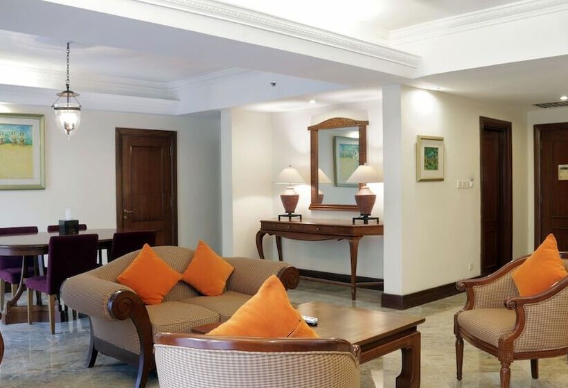 スタンダードルーム, Lorin Solo