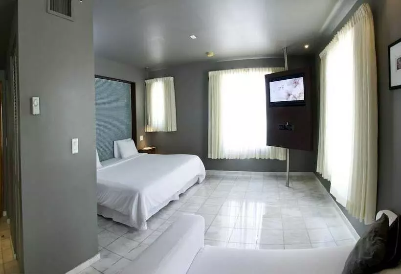 デラックススイート, Nassau Suite South Beach, An All Suite
