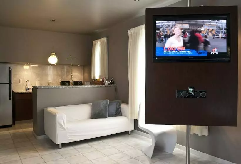 デラックススイート, Nassau Suite South Beach, An All Suite
