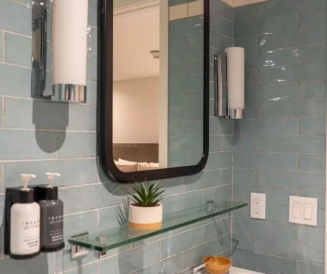 デラックススイート, Nassau Suite South Beach, An All Suite