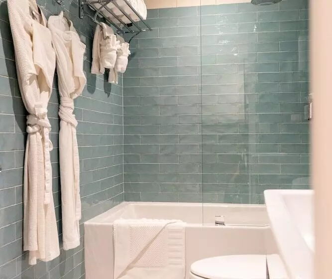 デラックススイート, Nassau Suite South Beach, An All Suite