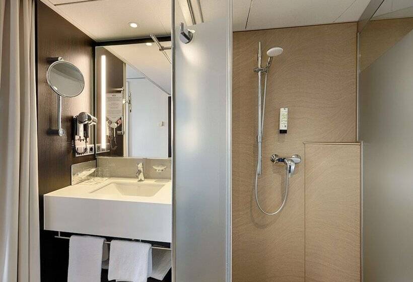 Standard Room, Park Inn By Radisson Berlin Alexanderplatz