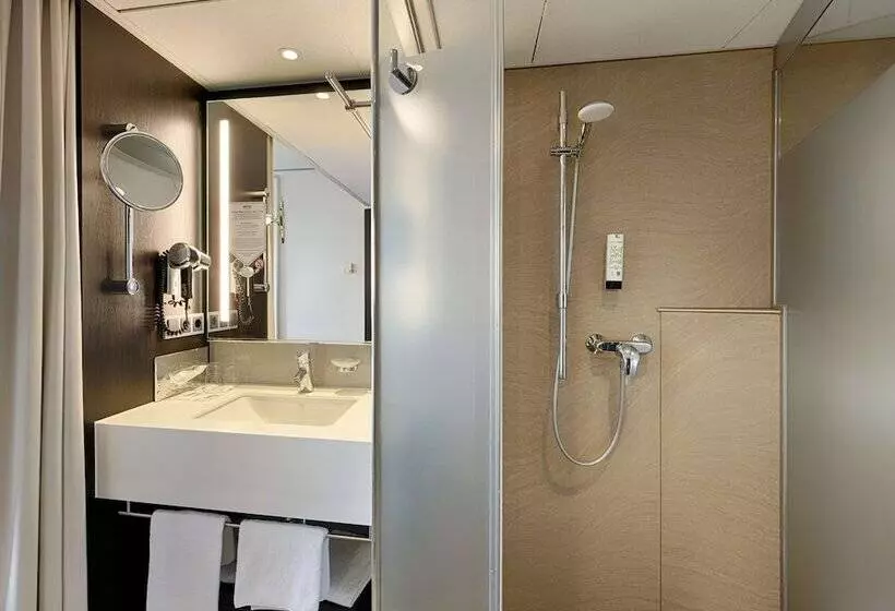 Standard Room, Park Inn By Radisson Berlin Alexanderplatz