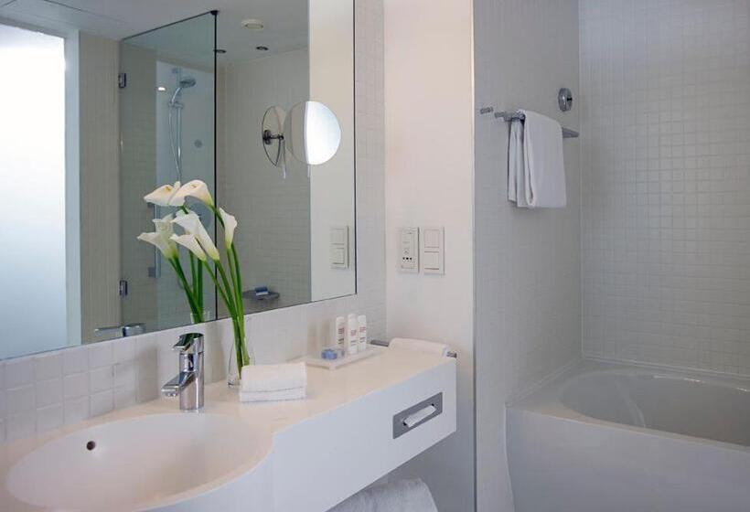 발코니가 있는 바다 전망 수피리어 룸, Radisson Blu Resort & Spa