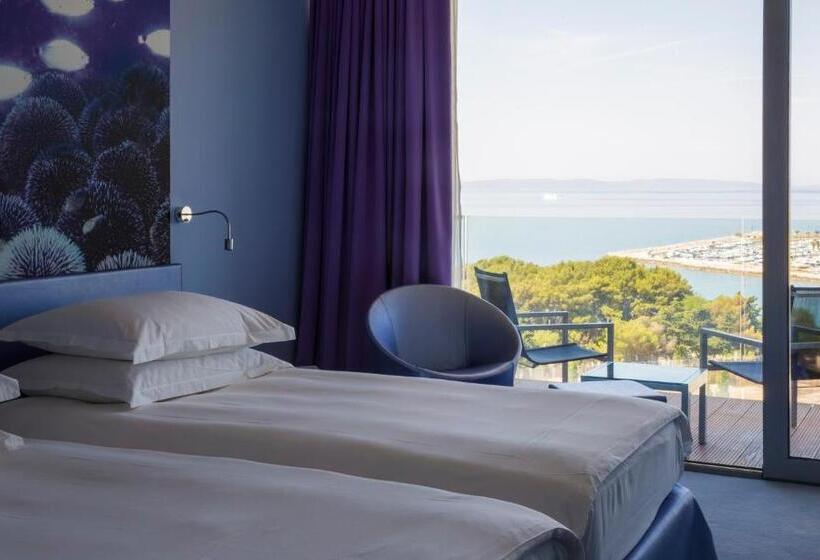 발코니가 있는 바다 전망 수피리어 룸, Radisson Blu Resort & Spa