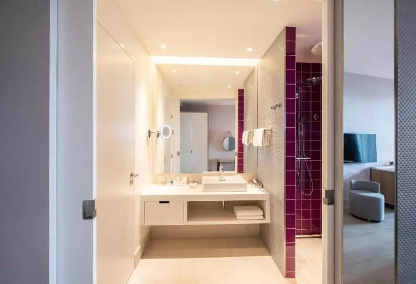 オーシャンビューのプレミアムルーム。, Radisson Blu Resort & Spa