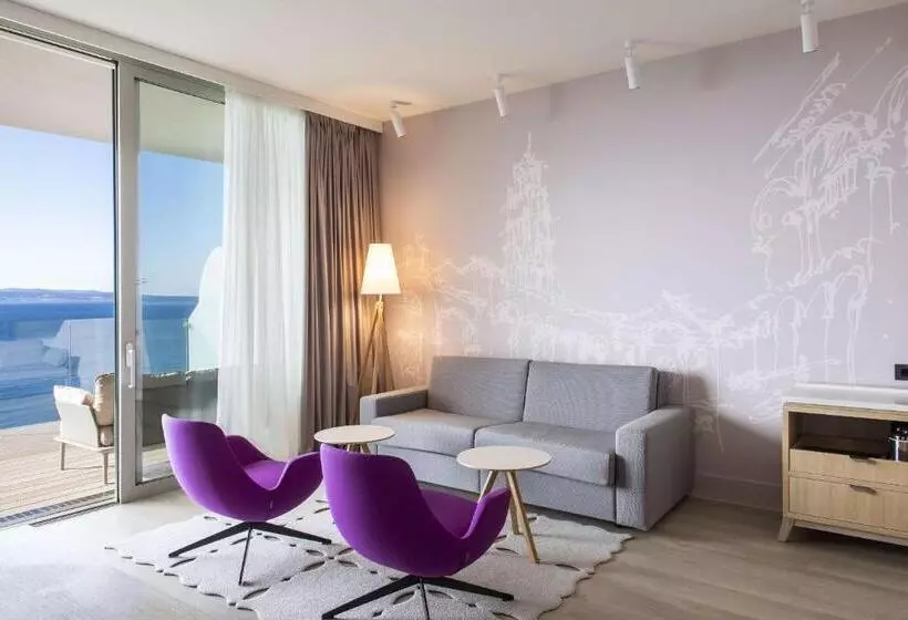 海の見えるプレミアムスイート, Radisson Blu Resort & Spa