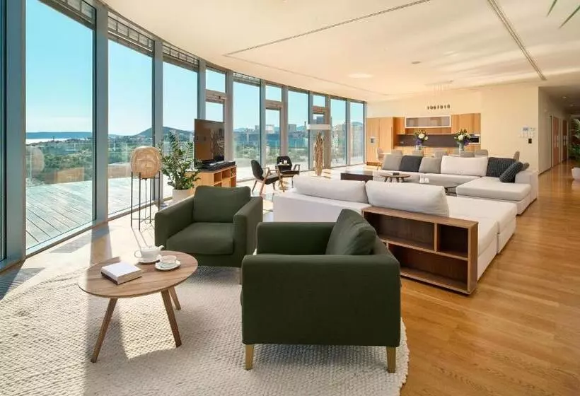 ペントハウススイート, Radisson Blu Resort & Spa
