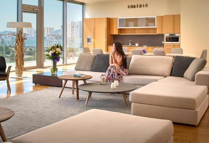 펜트하우스 스위트, Radisson Blu Resort & Spa