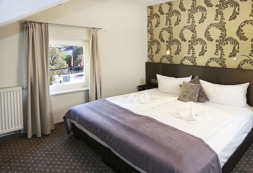 이코노미 룸, Sonata