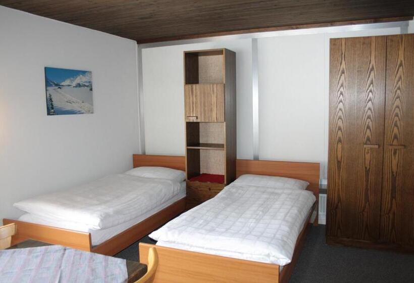 Quarto Triplo Estandar Banheiro Compartilhado, Sonne St. Moritz 3 Superior