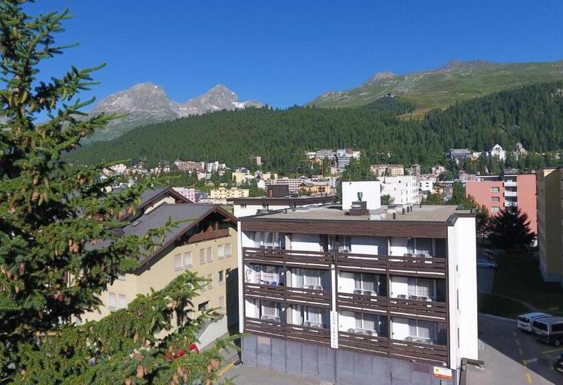 Quarto Quádruplo Estandar, Sonne St. Moritz 3 Superior