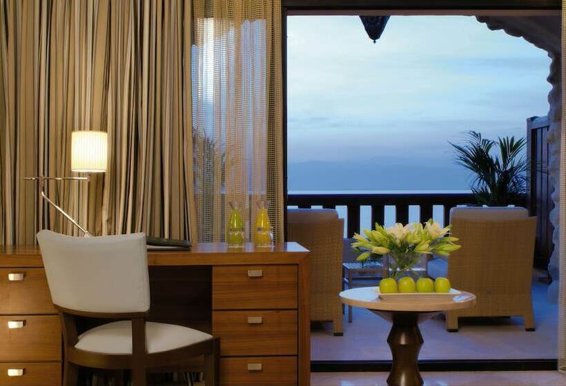 オーシャンビューのプレミアムルーム。, Mövenpick Resort & Spa Dead Sea