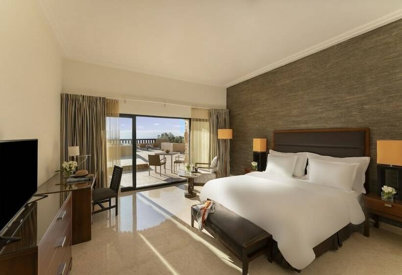 オーシャンビューのプレミアムルーム。, Mövenpick Resort & Spa Dead Sea