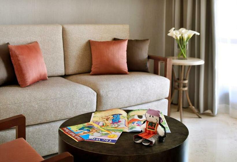 キングサイズベッドのスイートルーム, Mövenpick Resort & Spa Dead Sea