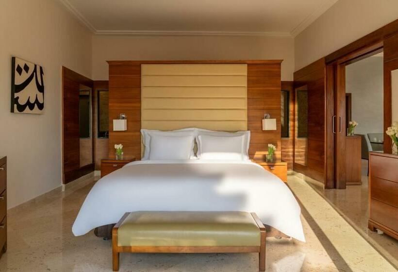 キングサイズベッドのスイートルーム, Mövenpick Resort & Spa Dead Sea