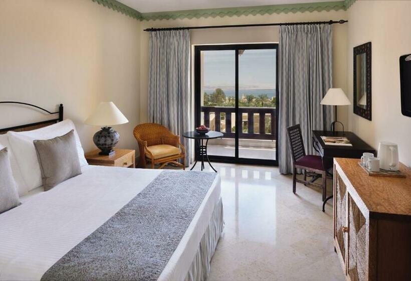 オーシャンビューのダブルベッドクラシックルーム, Mövenpick Resort & Spa Dead Sea