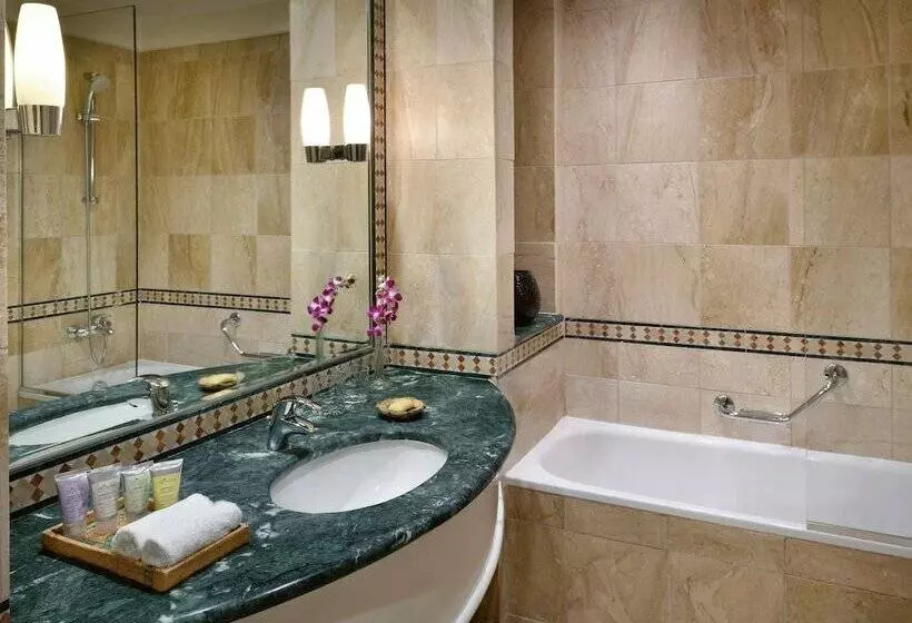 Classic Room Double Bed Sea View, Mövenpick Resort & Spa Dead Sea
