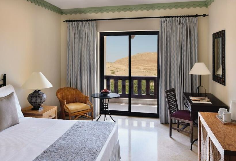 オーシャンビューのダブルベッドクラシックルーム, Mövenpick Resort & Spa Dead Sea